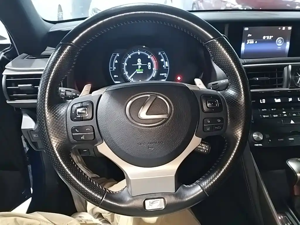 Фото 11 - Lexus IS
