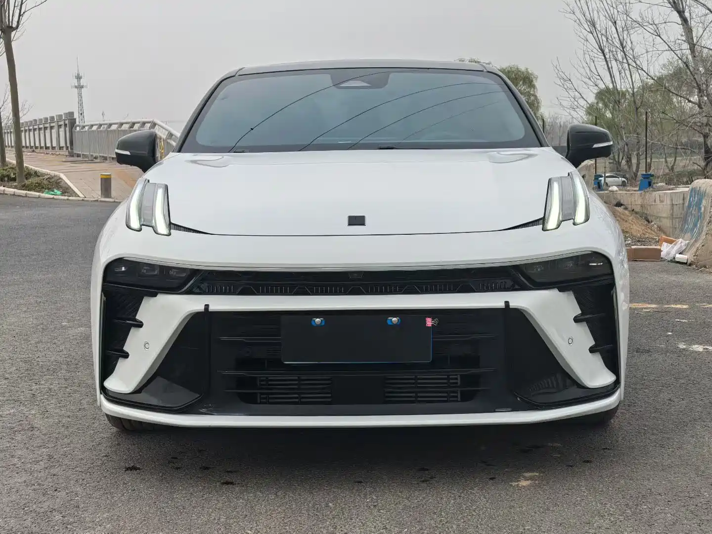 Photo 2 - Lynk & Co 03