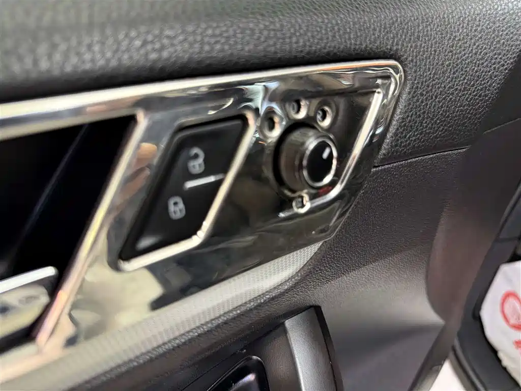 Volkswagen Sagitar 2018 1.6L Automatic Comfort фото 14
