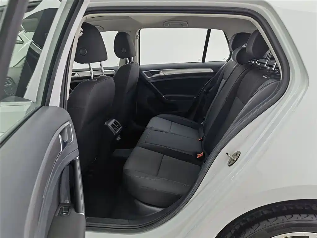 Volkswagen Golf 2020 200TSI DSG Comfort Progressive Edition фото 15