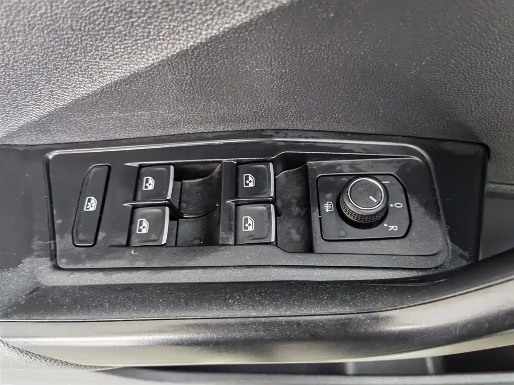 Volkswagen T-ROC 2021 280TSI DSG 2WD Comfort Smart Connect Edition фото 9