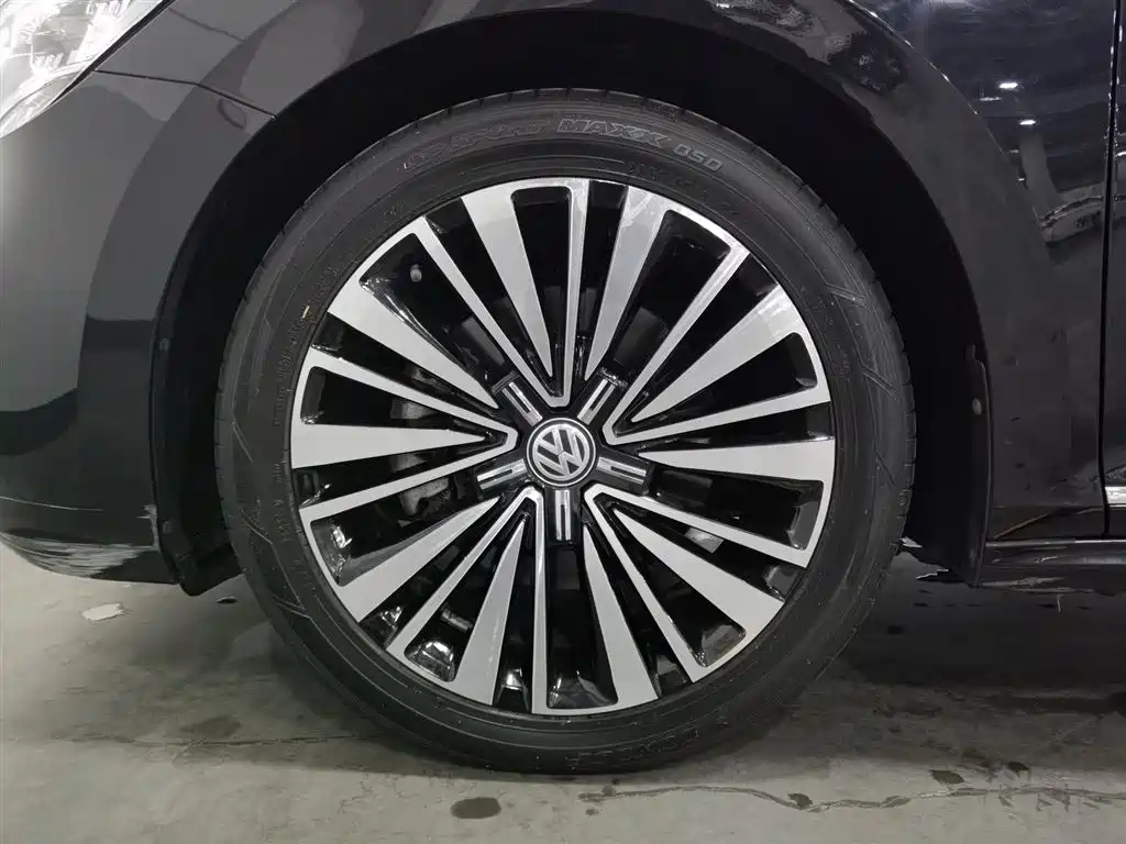 Volkswagen Passat 2020 330TSI Luxury Edition China VI фото 17