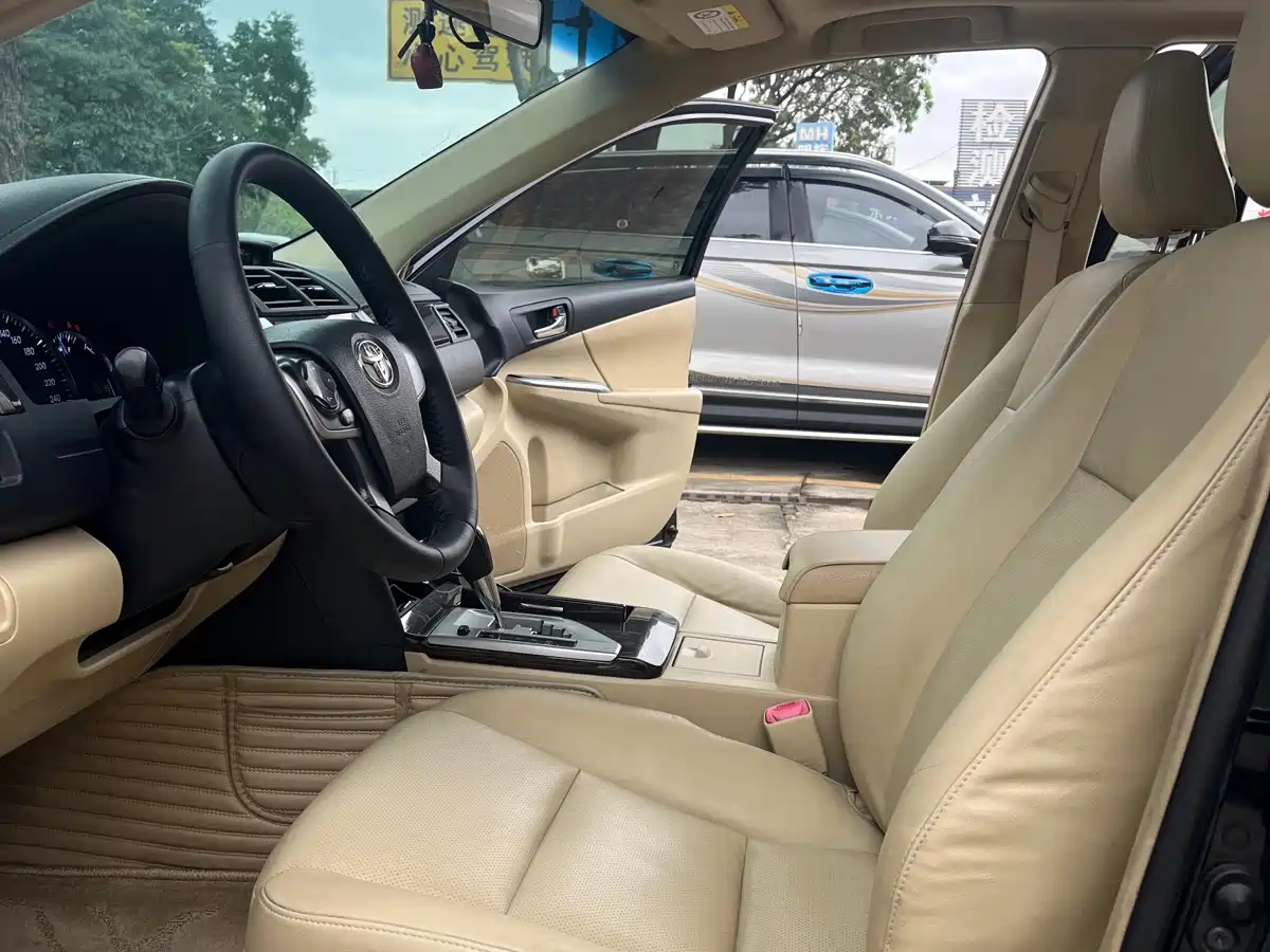 Toyota Camry 2015 2.0G Leading Edition фото 7