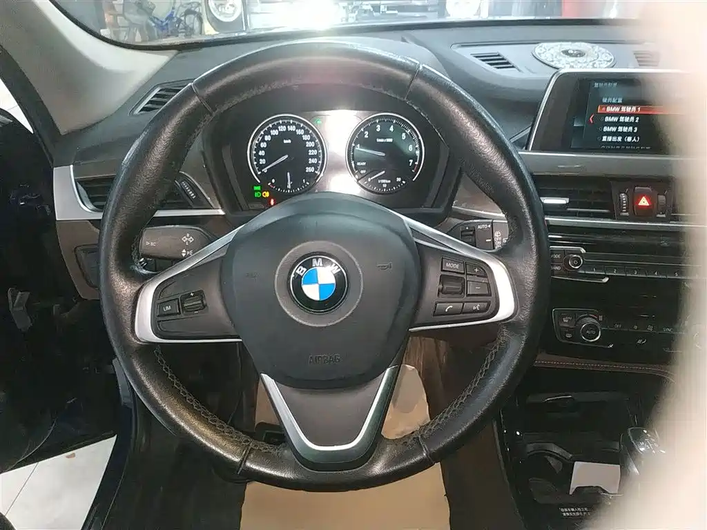 BMW X1 2018 sDrive18Li Premium Model фото 11