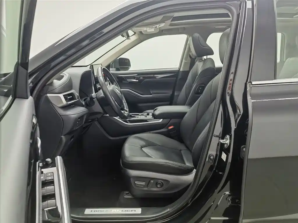 Toyota Highlander 2024 2.5L Smart Hybrid 4WD Luxury 7-seater фото 10