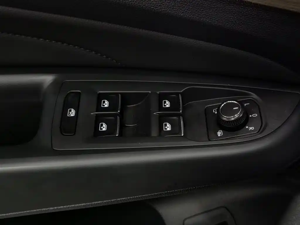 Volkswagen Passat 2020 330TSI Luxury Edition China VI фото 9