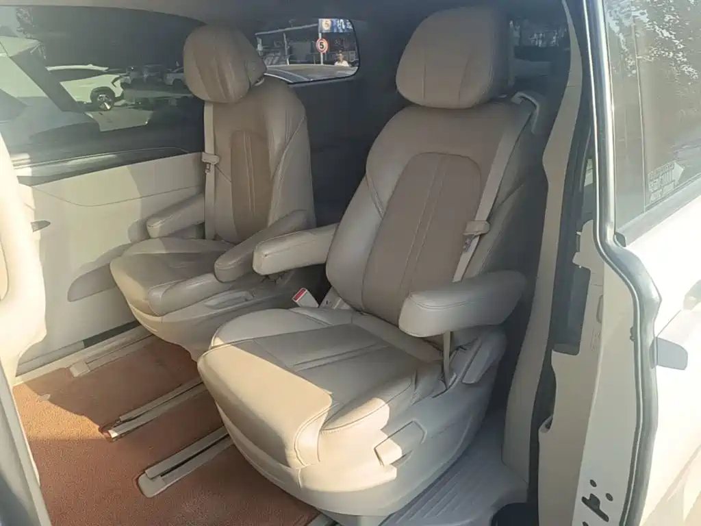 Photo 17 - Buick GL8