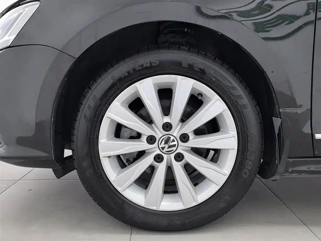 Volkswagen Sagitar 2015 1.6L Automatic Comfort фото 17