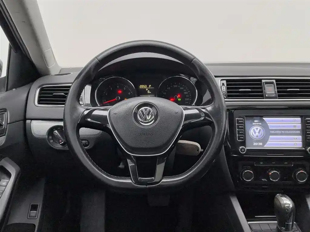 Volkswagen Sagitar 2015 1.6L Automatic Comfort фото 11