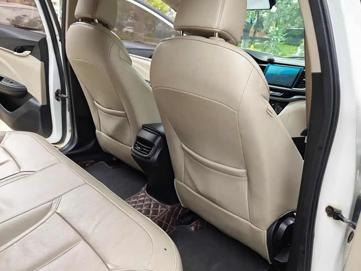 Buick Excelle 2018 15T Manual Elite (China V) фото 13