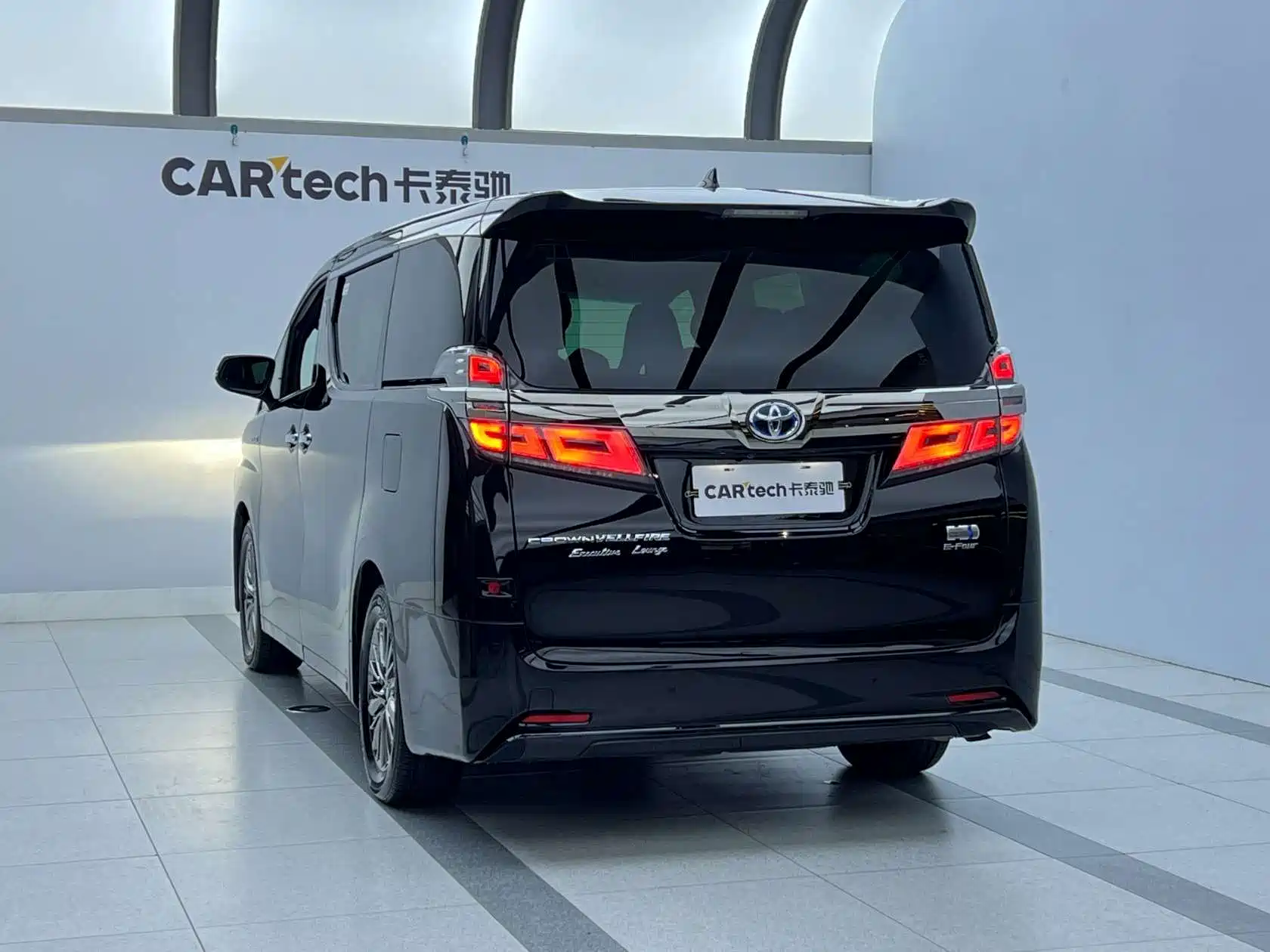 Фото 4 - Toyota Vellfire