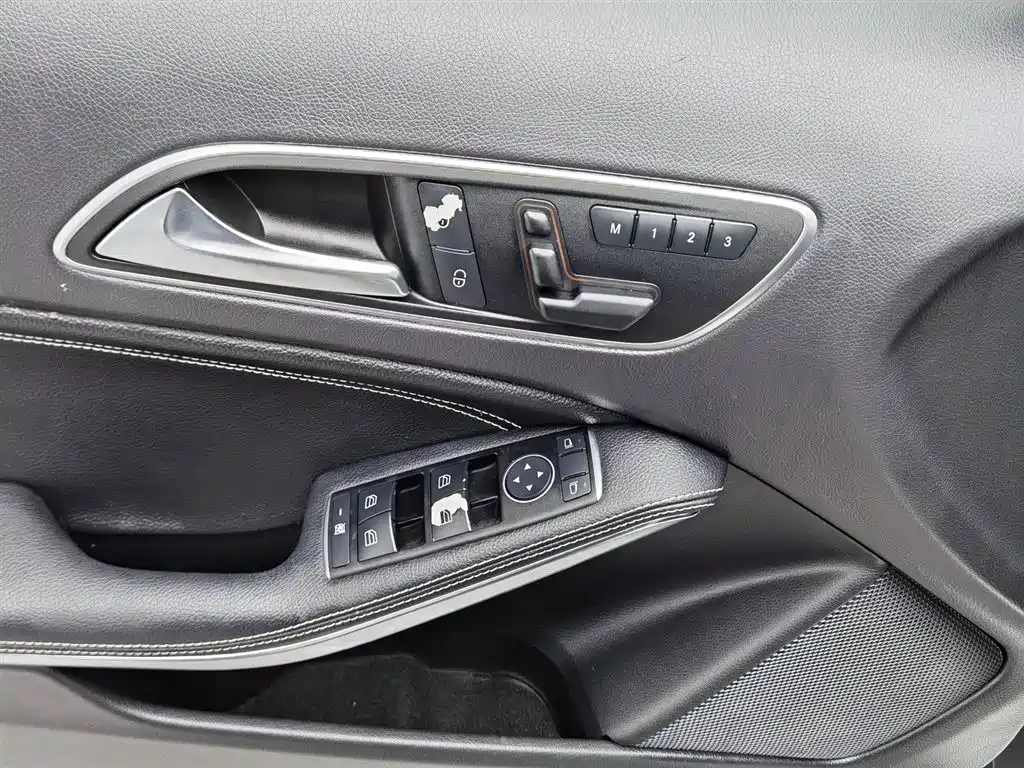 Mercedes-Benz GLA 2016 GLA 200 Fashion фото 9