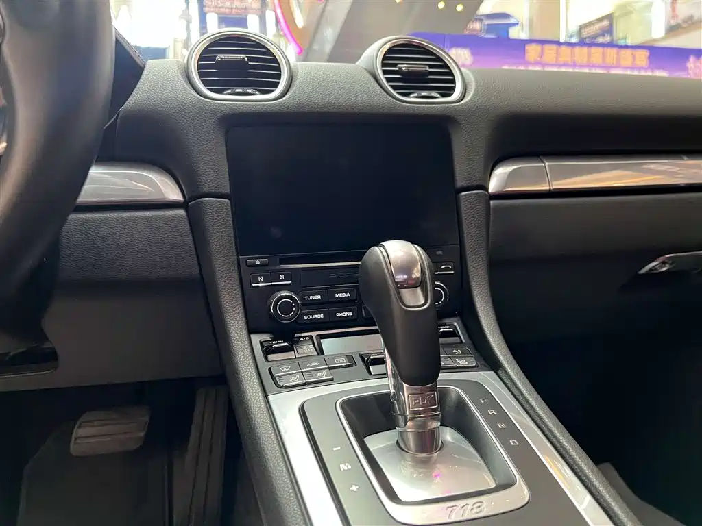 Porsche 718 2018 Cayman 2.0T фото 36