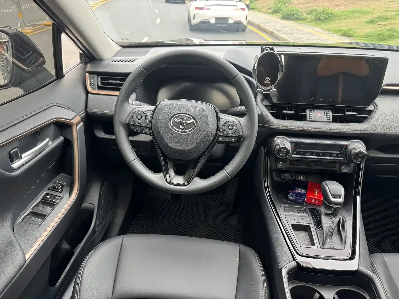 Toyota Wildlander 2024 2.0L CVT 2WD Urban Edition фото 12