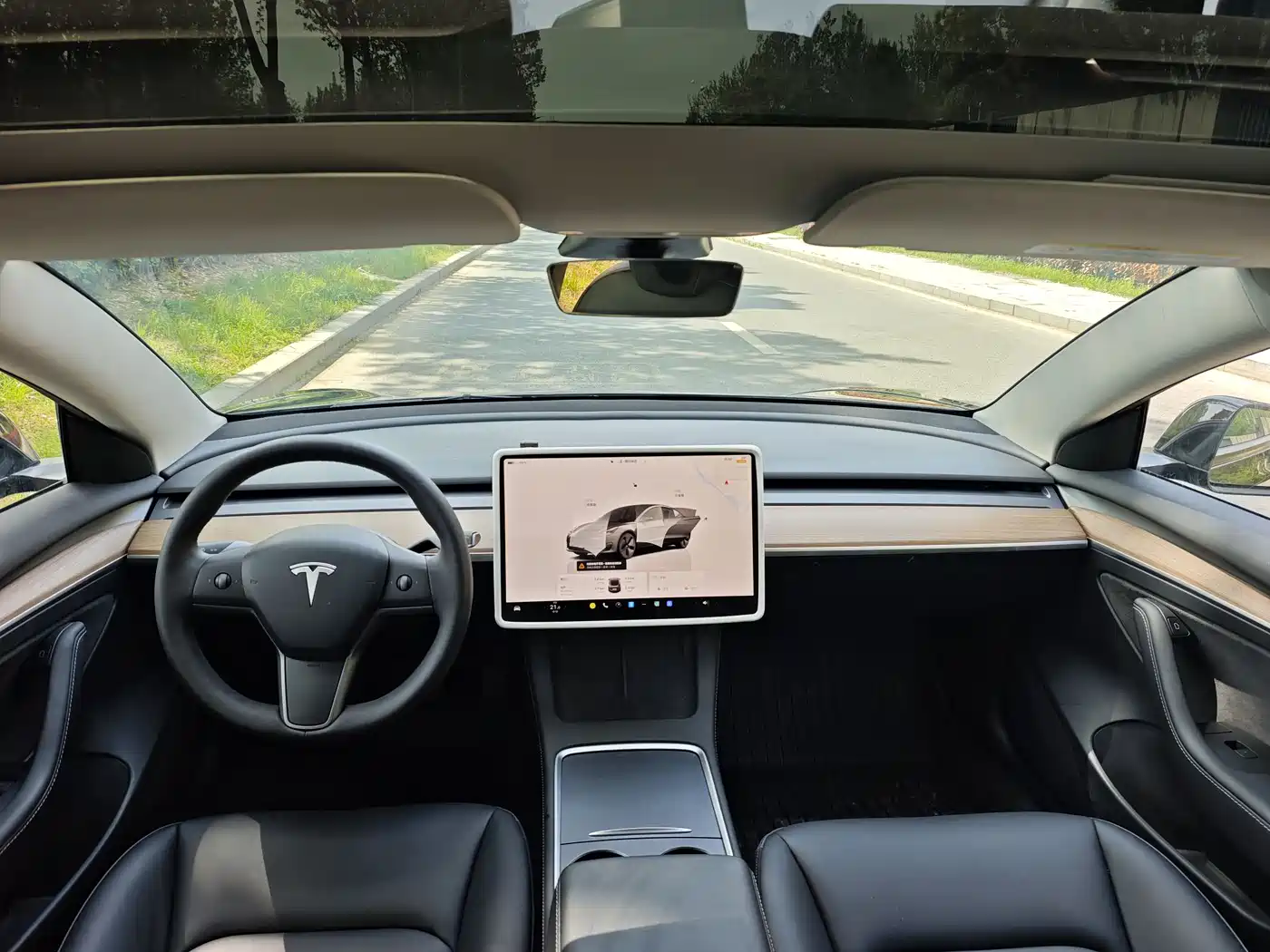TESLA MODEL 3