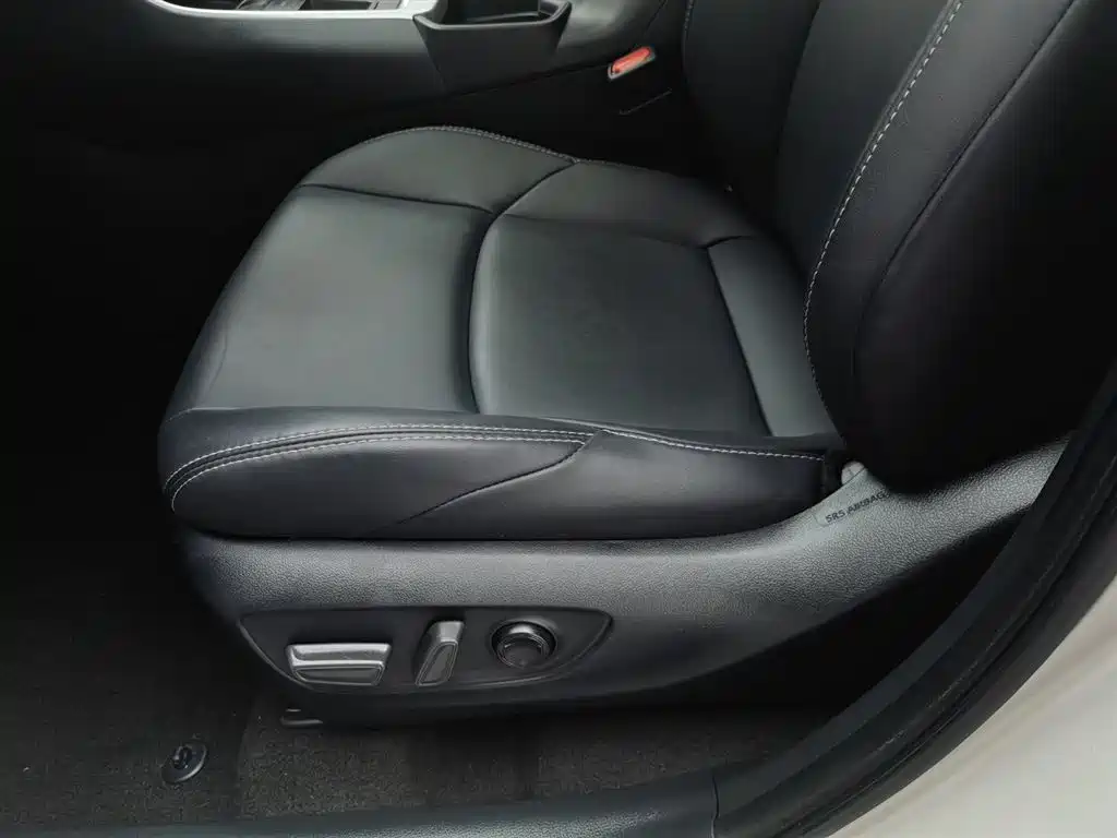 Toyota Wildlander 2023 2.0L CVT FWD Urban фото 20