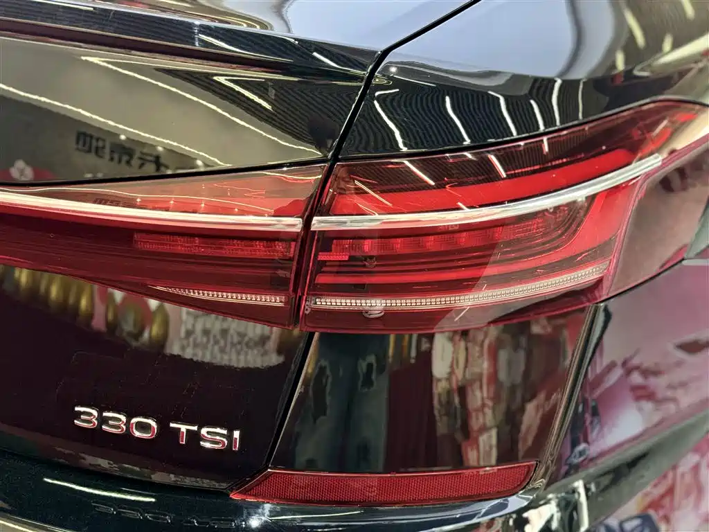 Volkswagen Passat 2023 330TSI Starlight Elite Edition фото 10