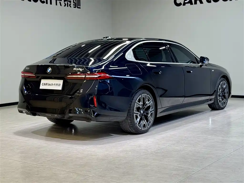 BMW 5 Series 2025 530Li Premium M Sport Package фото 4