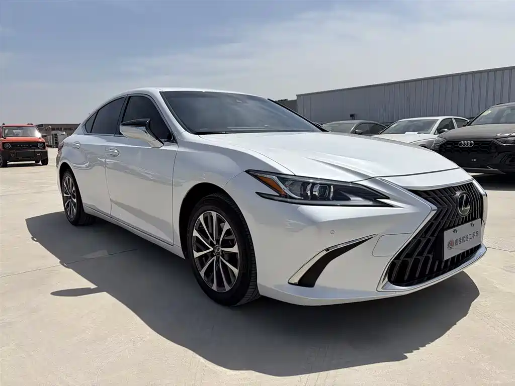 Lexus ES 2022 200 Luxury Edition фото 3