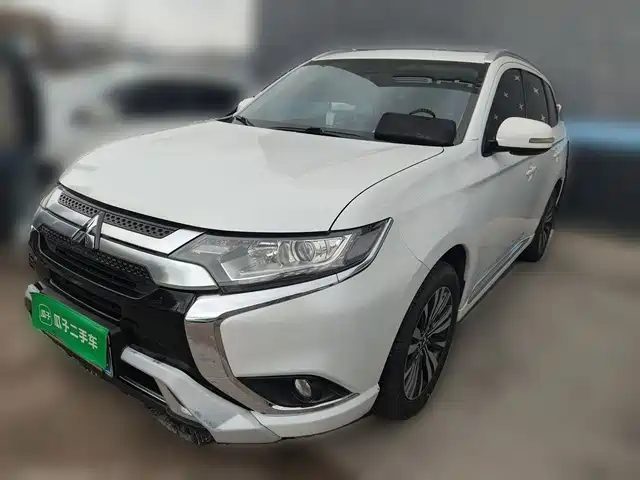 Mitsubishi Outlander 2.0L, Моноприводный Комфорт, 7 мест