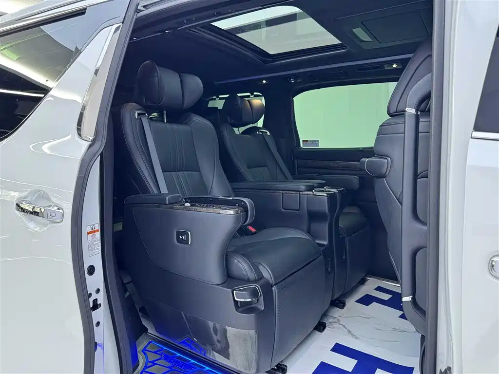 Toyota Vellfire 2021 Crown Hybrid 2.5L HV Premium Edition фото 33