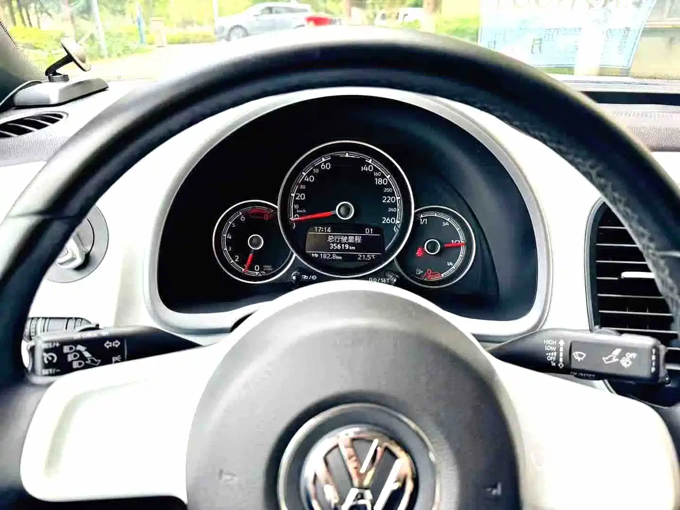 Volkswagen Beetle 2017 180TSI Enjoy фото 15