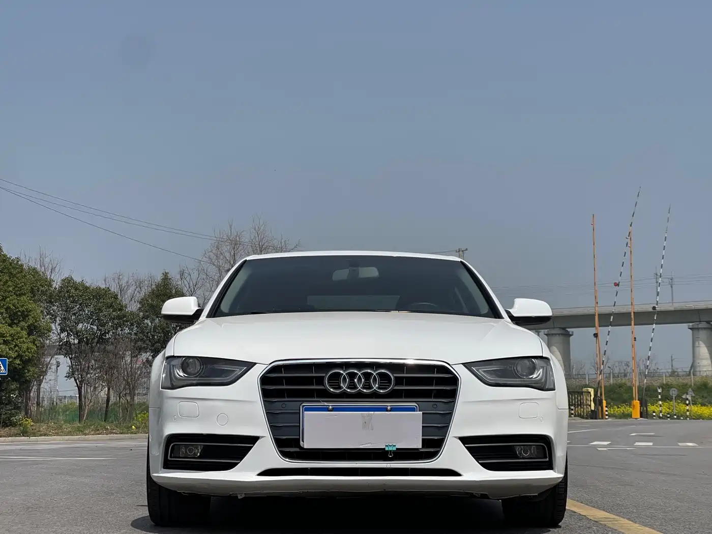 Audi A4L 2013 35 TFSI Automatic Comfort фото 2