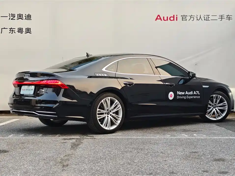 Audi A7L 2025 Model Year 45 TFSI quattro Premium фото 3