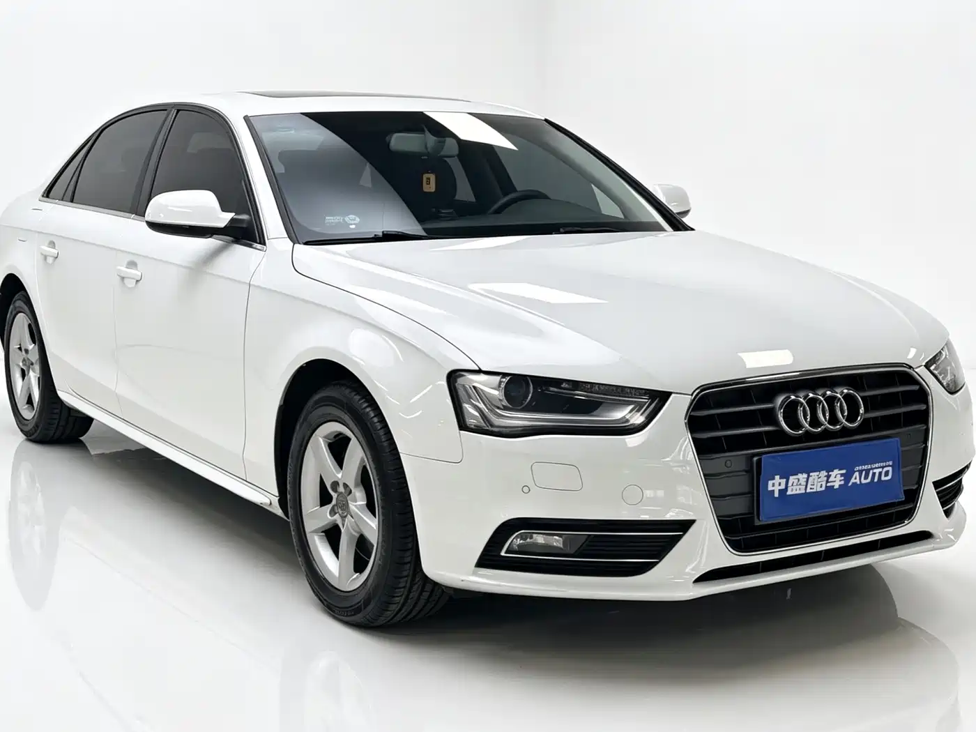 Audi A4L 2013 35 TFSI Automatic Comfort фото 3