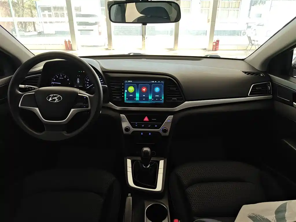 Hyundai Elantra 2016 1.6L Manual Smart·Youth Edition фото 10