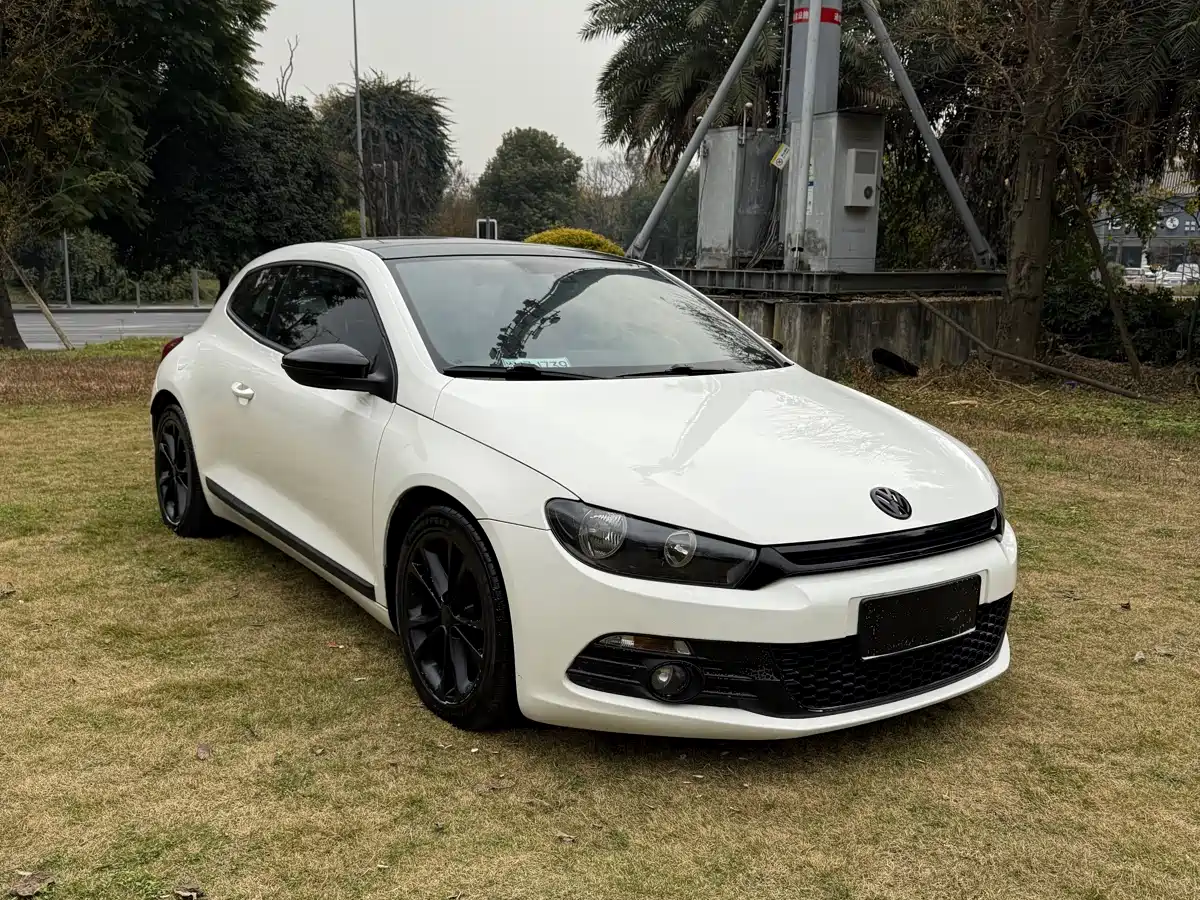 Volkswagen Scirocco 2011 2.0TSI Luxury фото 3