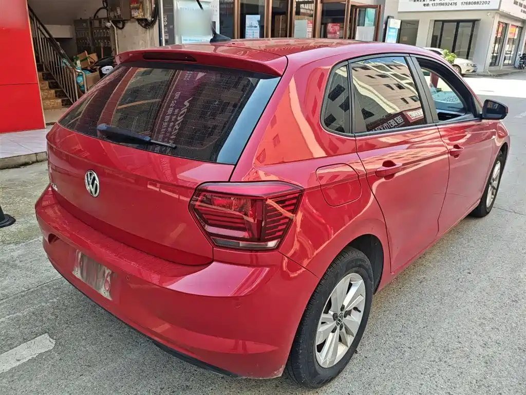VOLKSWAGEN POLO