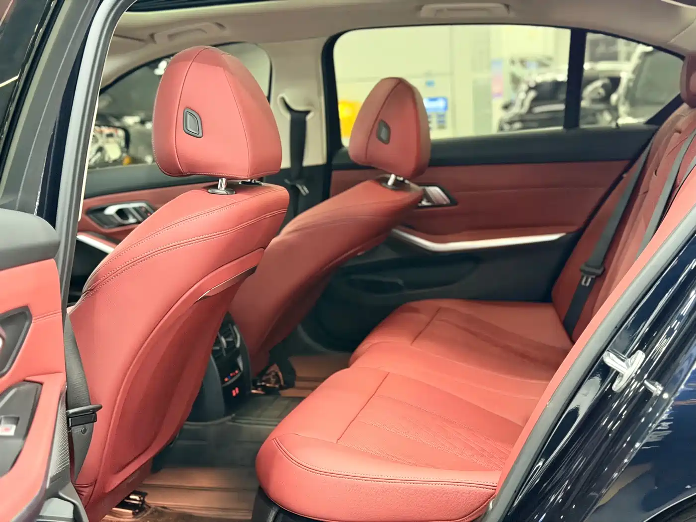 BMW 3 Series 2025 325Li M Sport Package фото 9