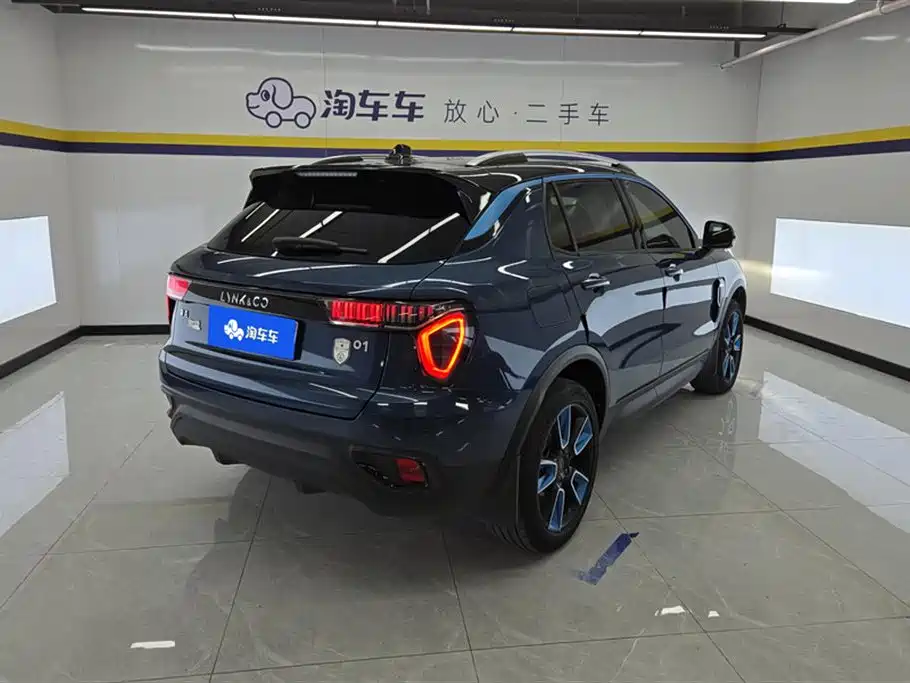 Lynk & Co 01 2017 2.0T 2WD Pro Shine Edition фото 3