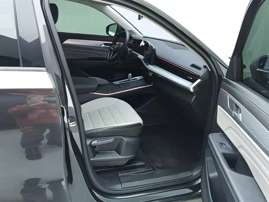 Volkswagen Talagon 2023 330TSI Luxury Touring Edition фото 8