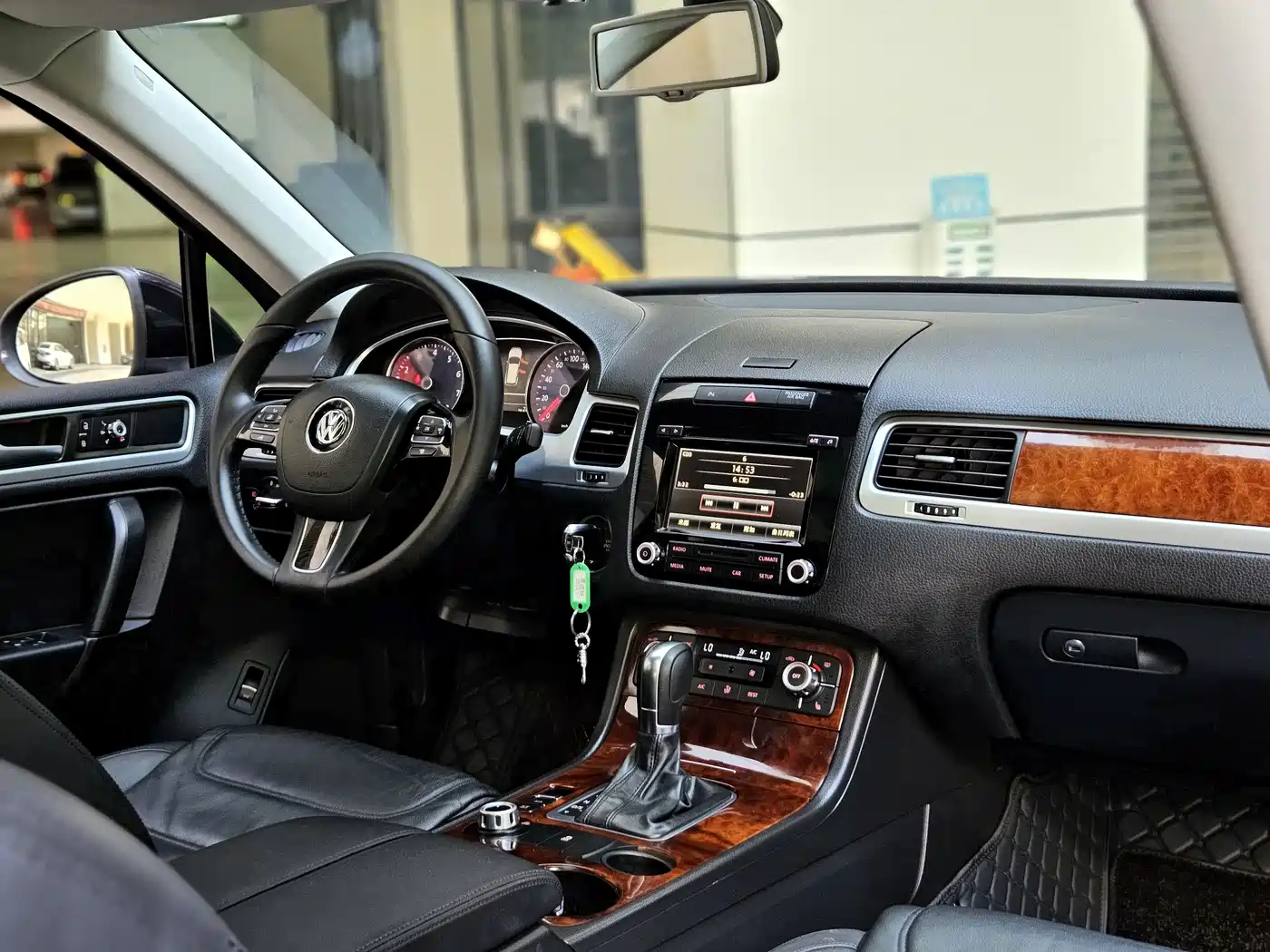 Volkswagen Touareg 2014 3.0TSI New Edge Edition фото 12