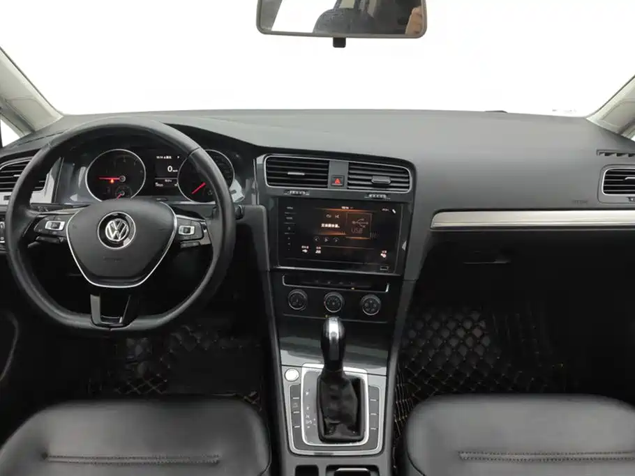 Volkswagen Golf 2020 Beloved Edition 280TSI DSG Comfort фото 12