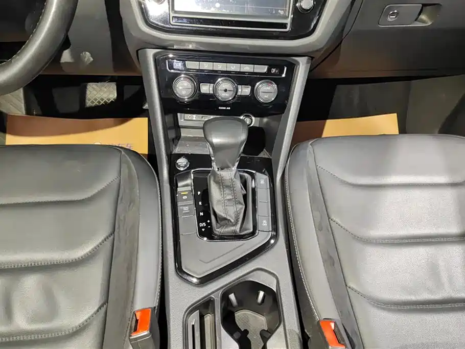 Volkswagen Tiguan L 2017 330TSI Automatic 2WD Comfort Edition фото 16