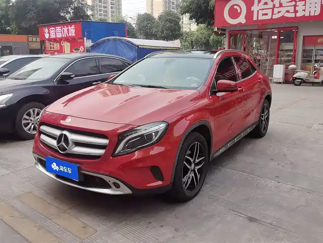 MERCEDES-BENZ GLA