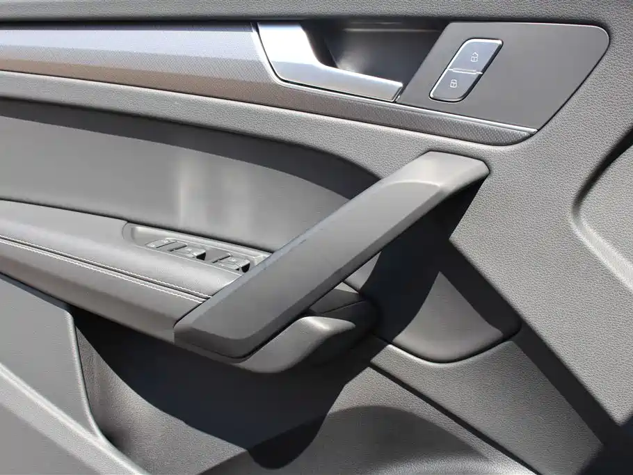 Audi Q5L 2024 Model 40 TFSI Luxury Dynamic фото 7