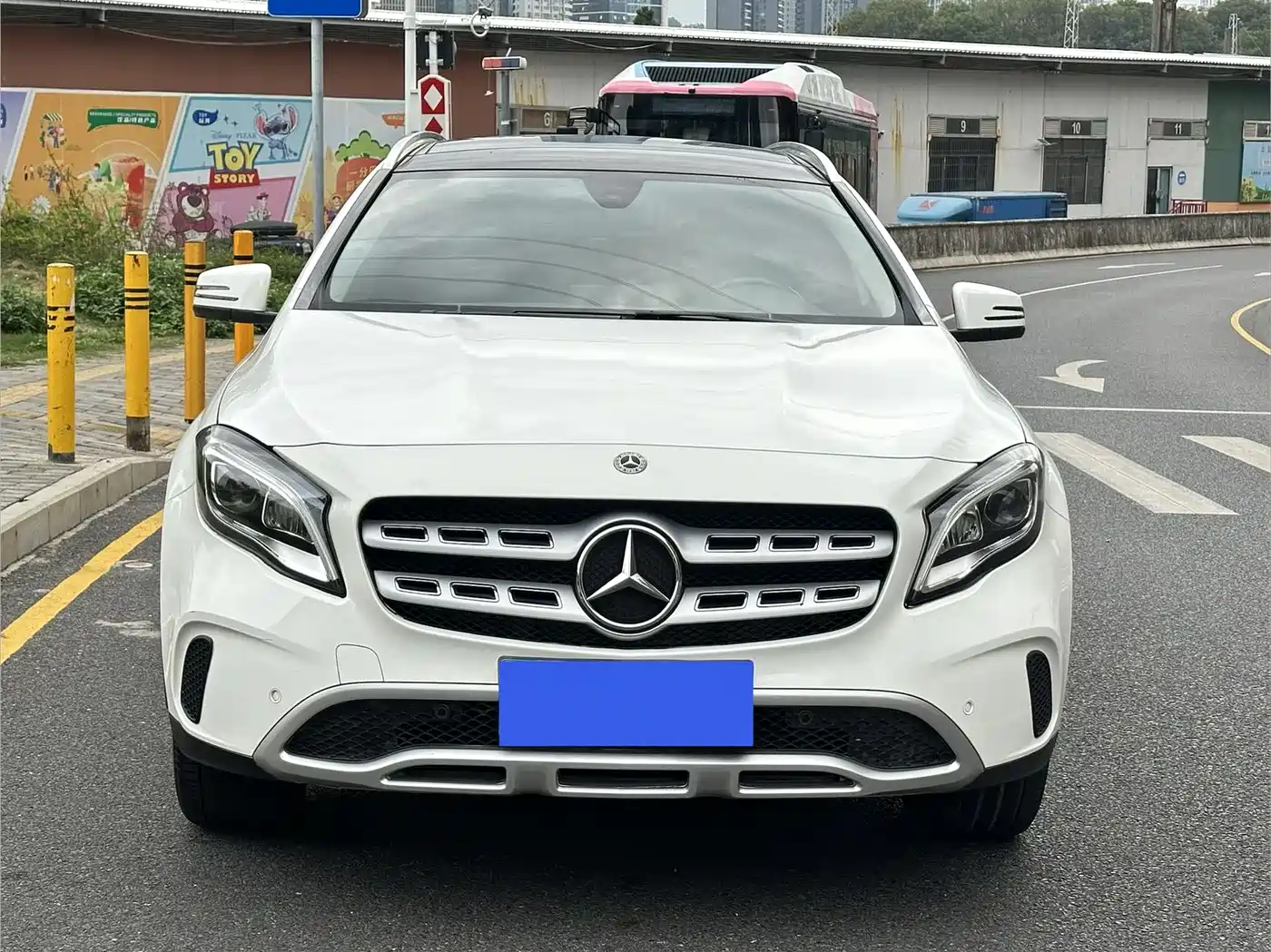MERCEDES-BENZ GLA