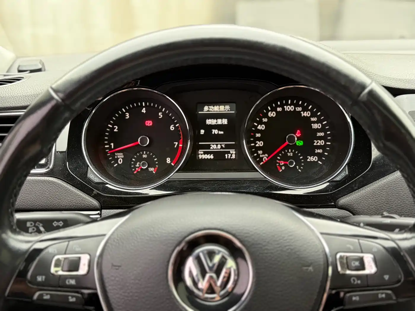 Volkswagen Sagitar 2017 230TSI Automatic Luxury фото 5