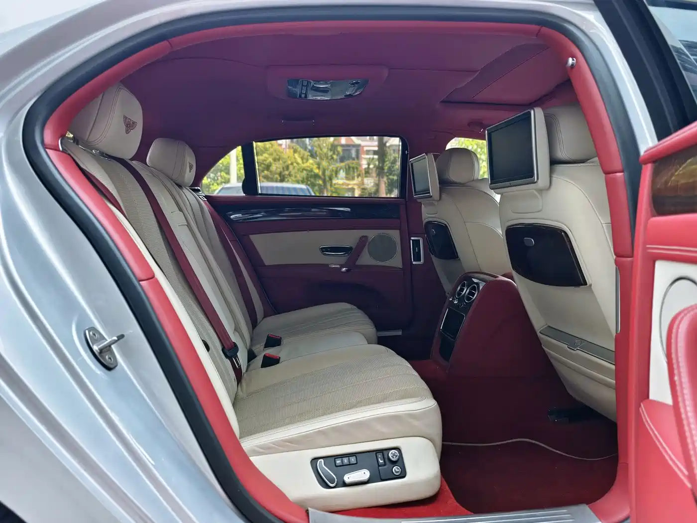 Фото 13 - Bentley Flying Spur
