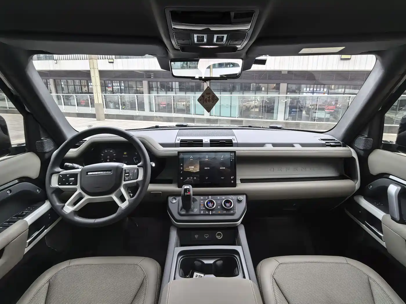 Land Rover Defender 2023 Model 110 3.0T P400 X-DYNAMIC HSE фото 6