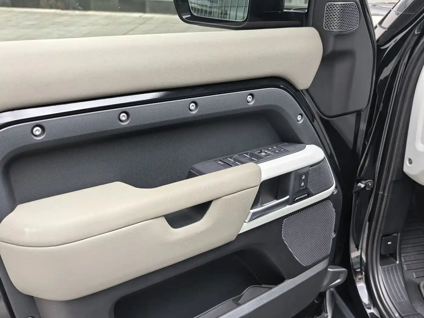 Land Rover Defender 2023 Model 110 3.0T P400 X-DYNAMIC HSE фото 10
