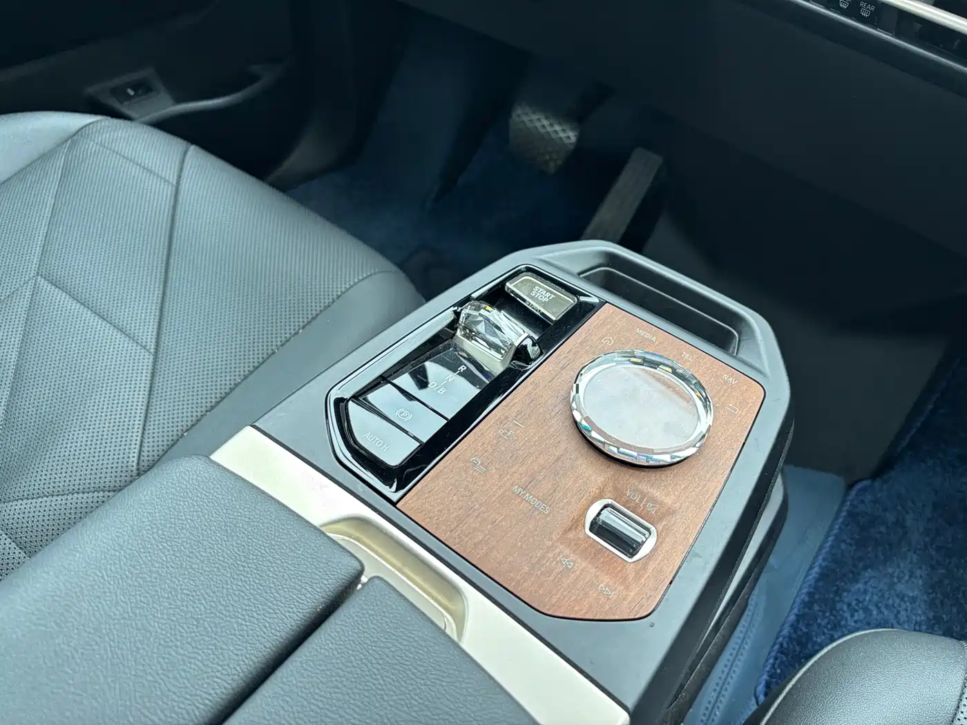 BMW iX 2022 xDrive40 фото 15