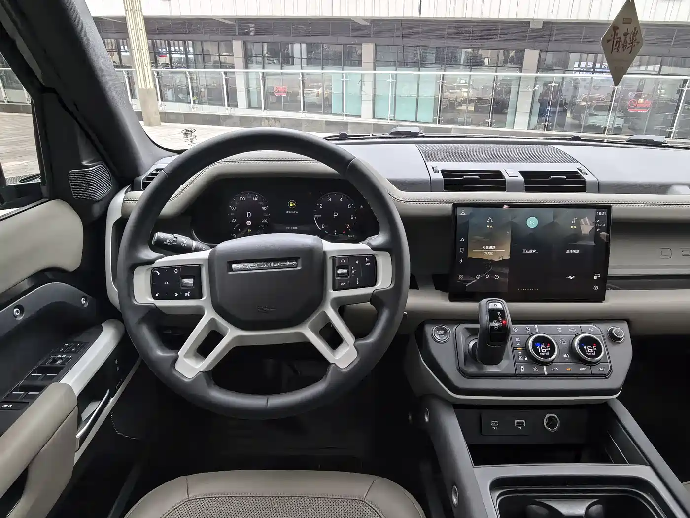 Land Rover Defender 2023 Model 110 3.0T P400 X-DYNAMIC HSE фото 7