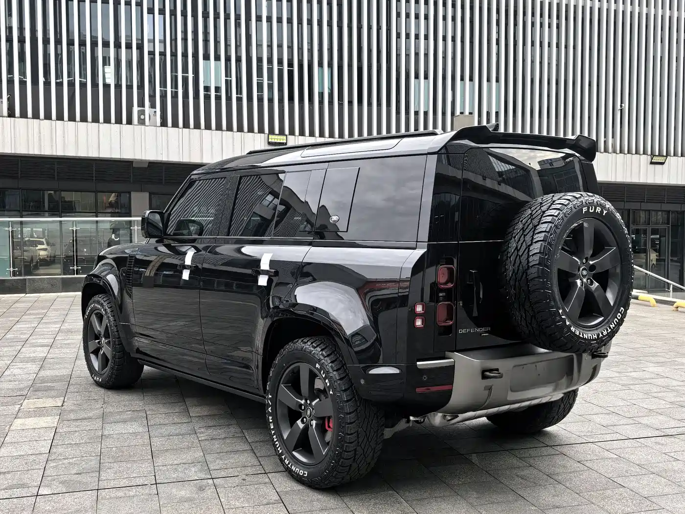 Land Rover Defender 2023 Model 110 3.0T P400 X-DYNAMIC HSE фото 19