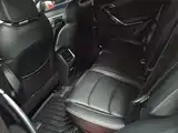 Фото 17 - Geely Atlas