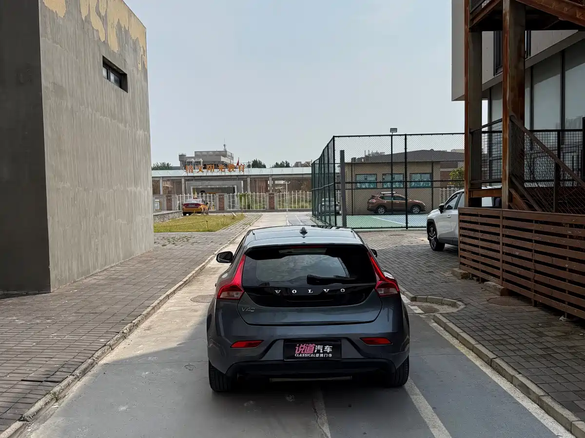 Volvo V40 2013 2014 2.0T Zhiya Edition